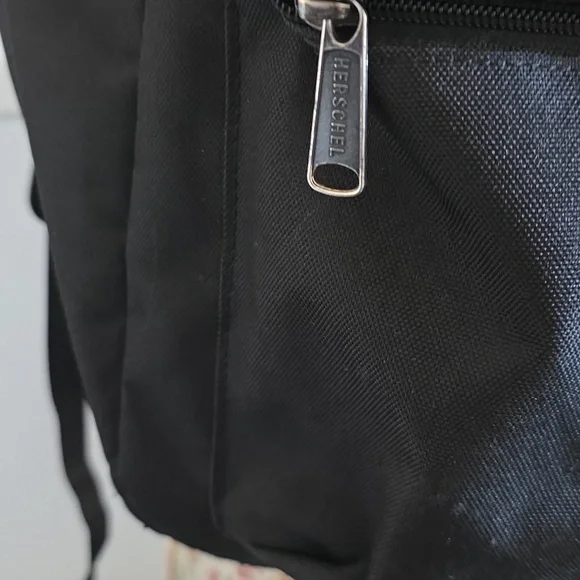Herschel Supply Company Classic Black Backpack - Picture 3 of 10
